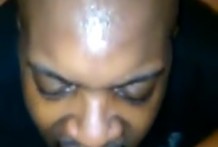 Лижет чёрную письку до оргазма