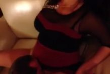 Красивая зрелка получает удовольствие от кунилингуса